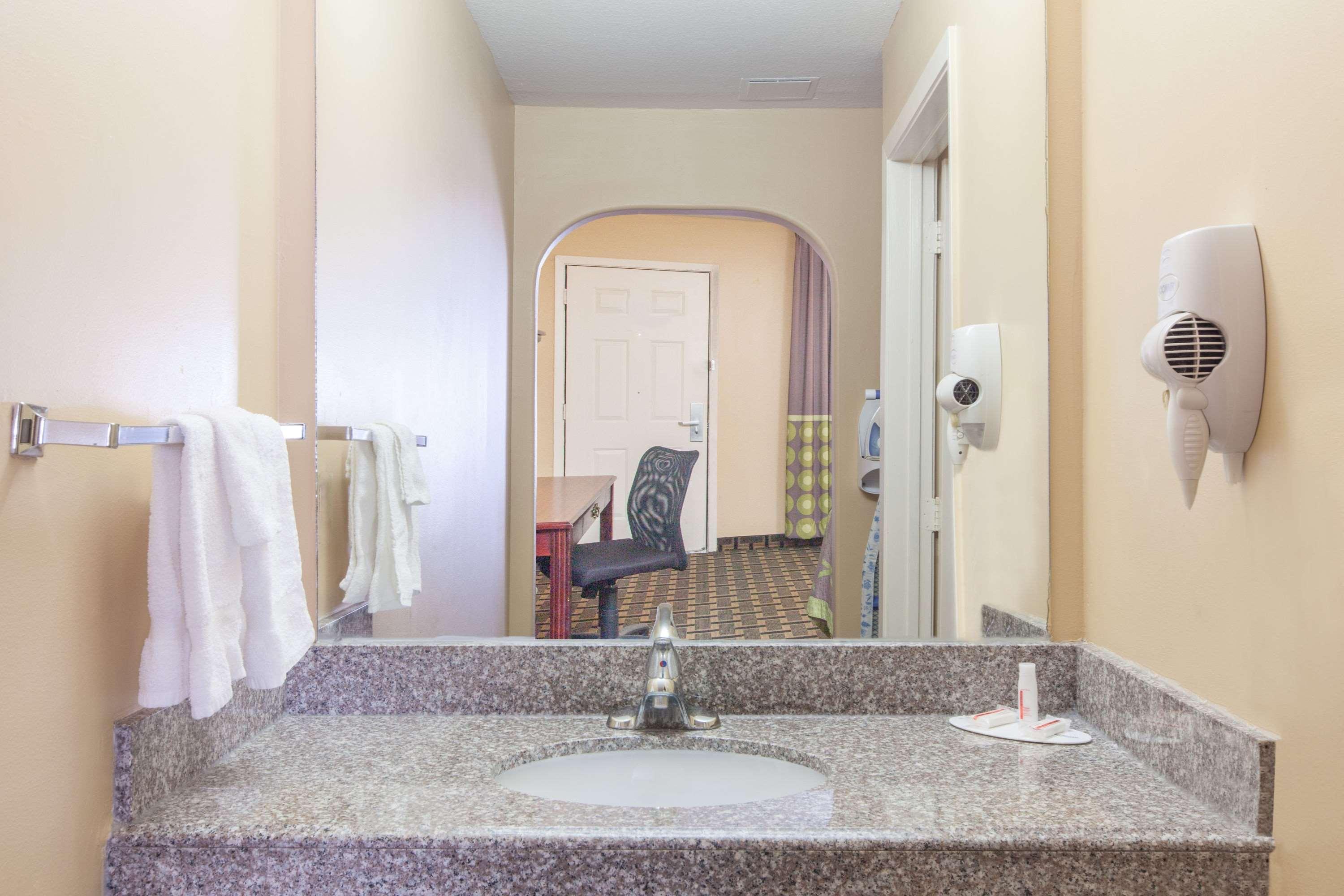 Super 8 By Wyndham Houston/Willowbrook Hwy 249 מראה חיצוני תמונה