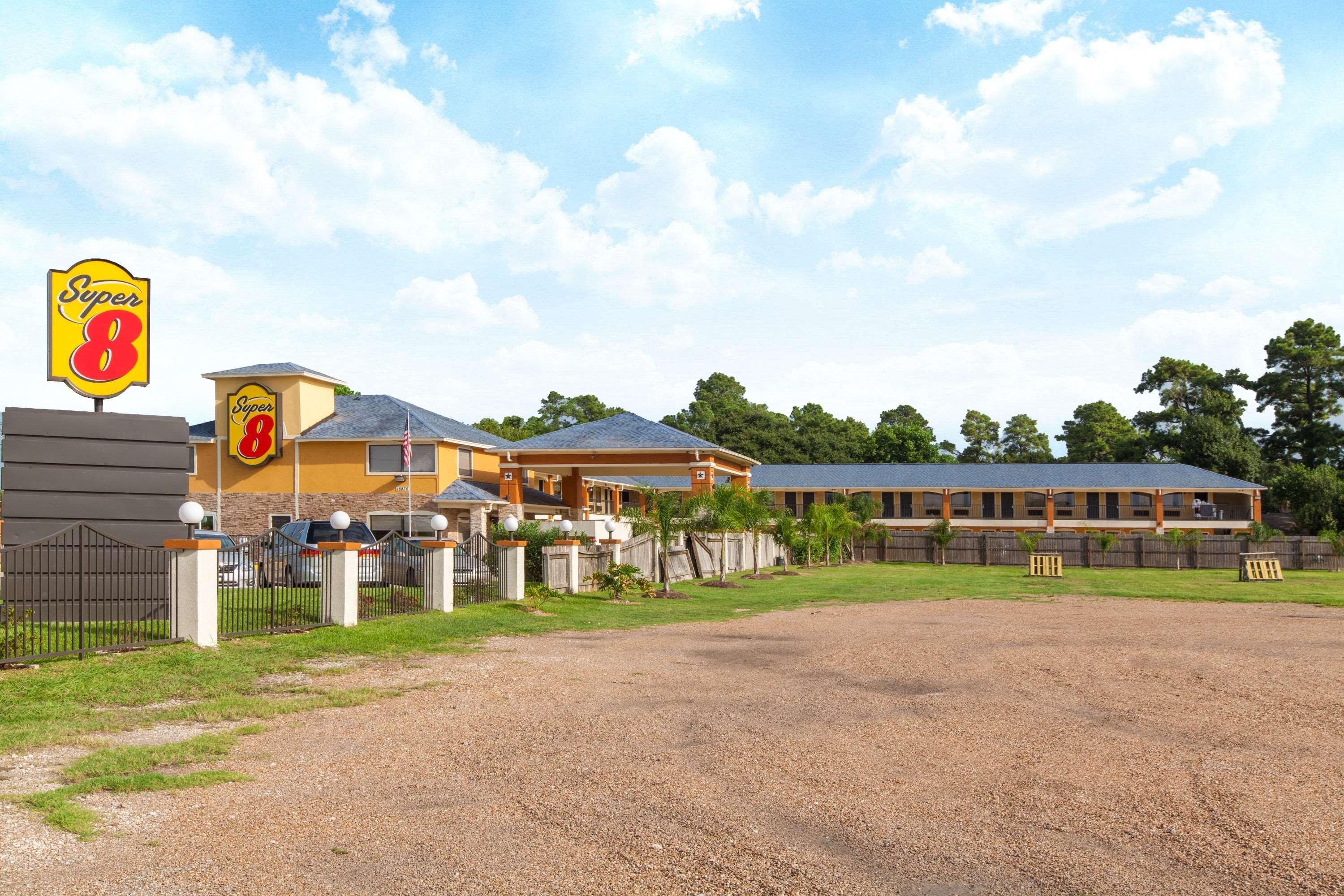 Super 8 By Wyndham Houston/Willowbrook Hwy 249 מראה חיצוני תמונה